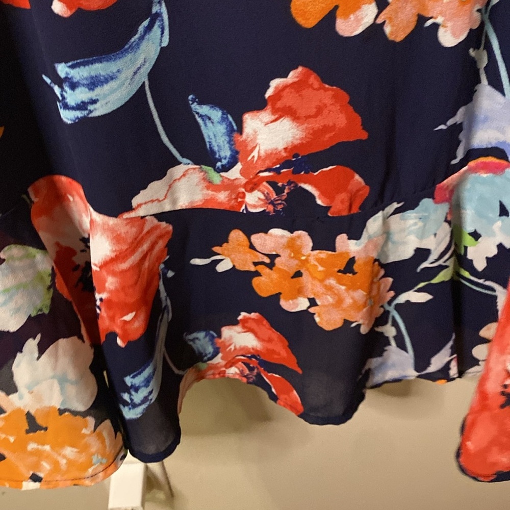 Floral Midi Dress in Navy with peek a boo shoulders size small - Picture 4 of 5